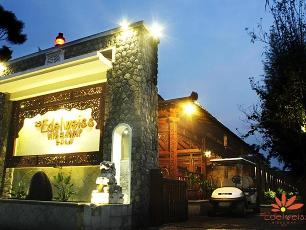 The Edelweiss Hideaway Villa Solo Kültér fotó
